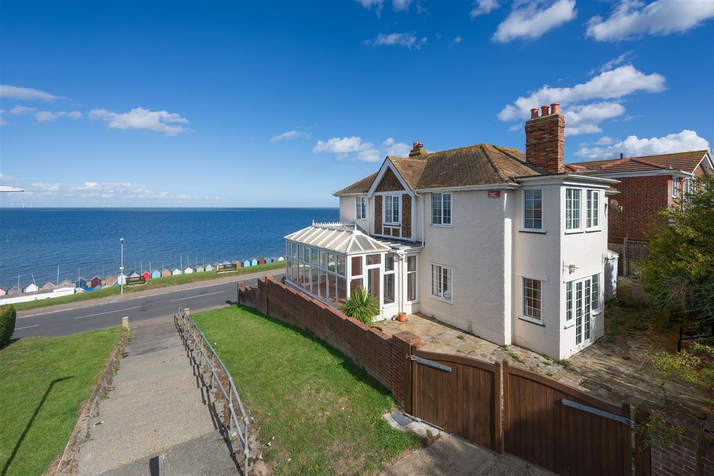 Property photo 3 of 25 Western Esplanade, Herne Bay
