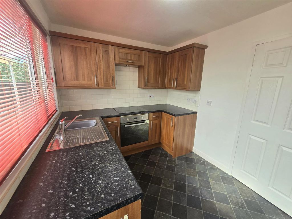 Property photo 3 of 9 Kitchen