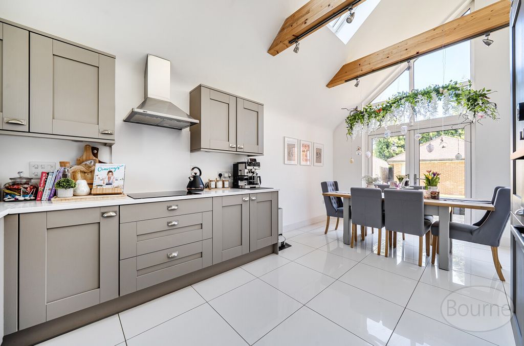 Property photo 3 of 18 Ed65B76B-Cca3-41d...
