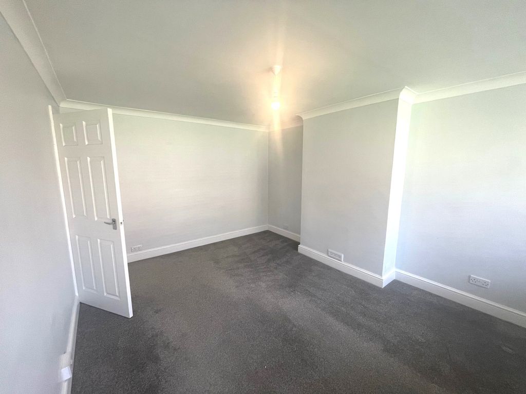 Property photo 3 of 13 5468833
