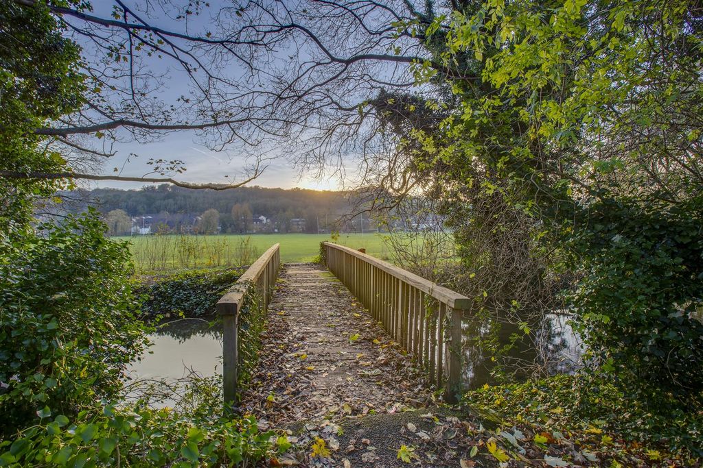 Property photo 2 of 12 4 Winchester Court, London Rd, Hp11 1Hb-12.Jpg