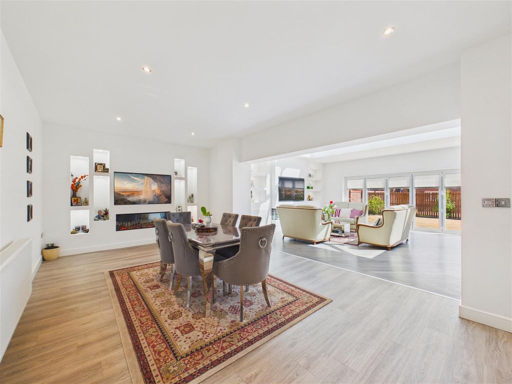 Property photo 3 of 29 Open Plan Kitchen
