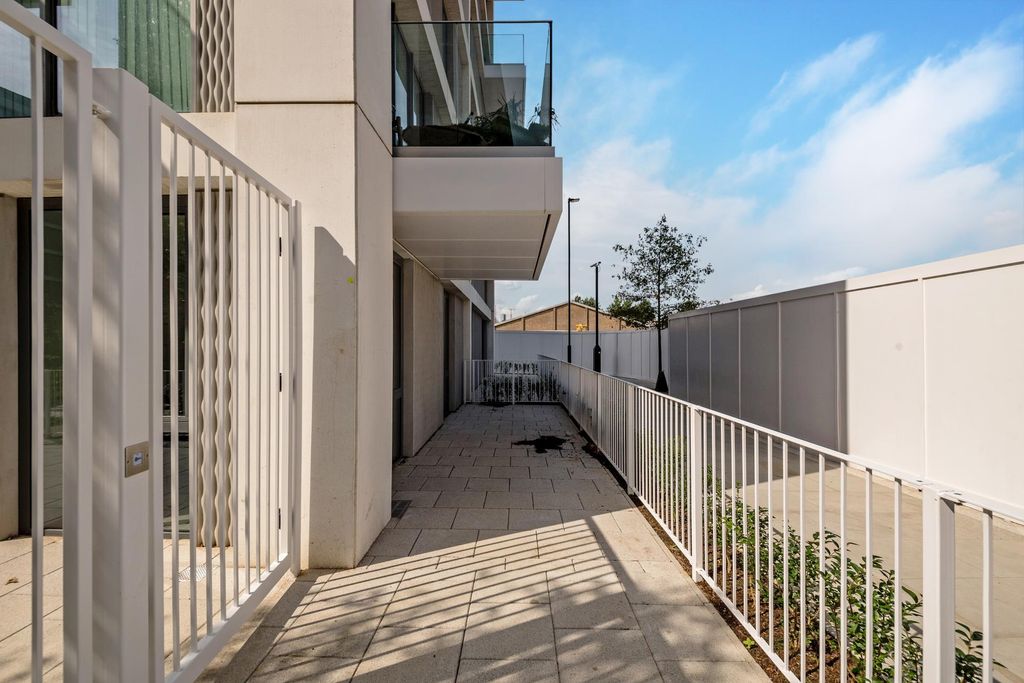 Property photo 3 of 12