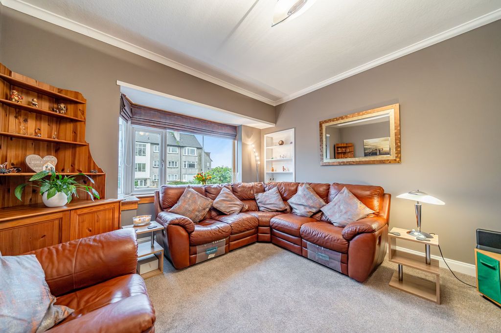 Property photo 2 of 36