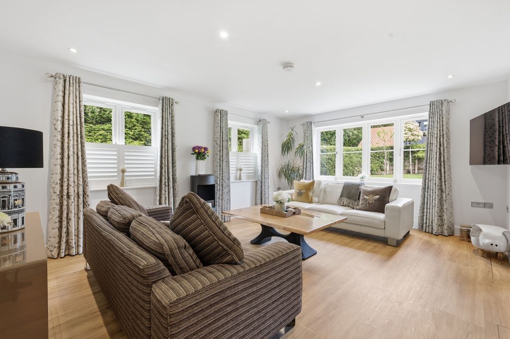 Property photo 2 of 38 12_Img_4462