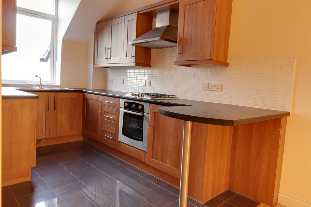 Property photo 2 of 6 Kitchen