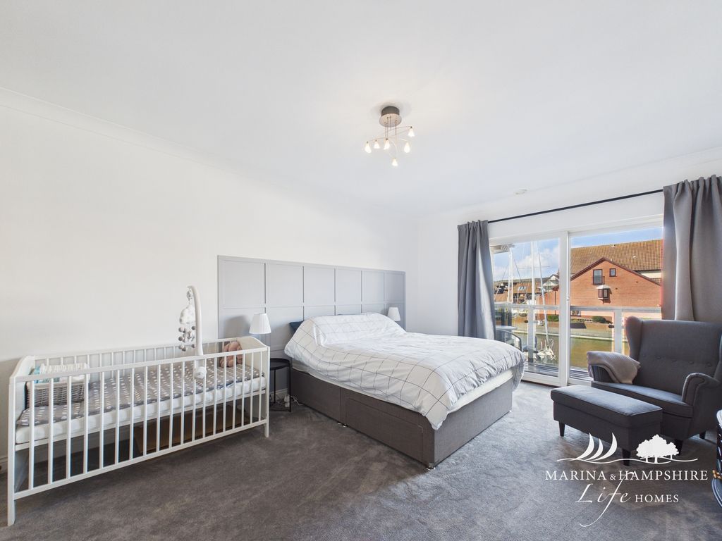 Property photo 3 of 34 Cam03915G0-Pr0044-Still012