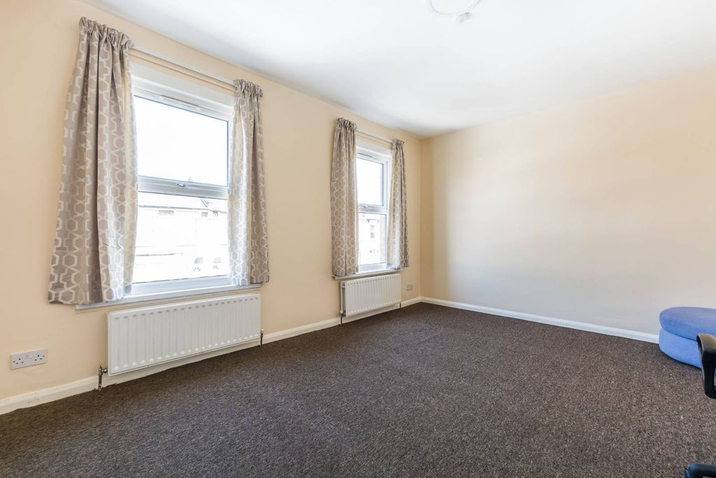 Property photo 2 of 6
