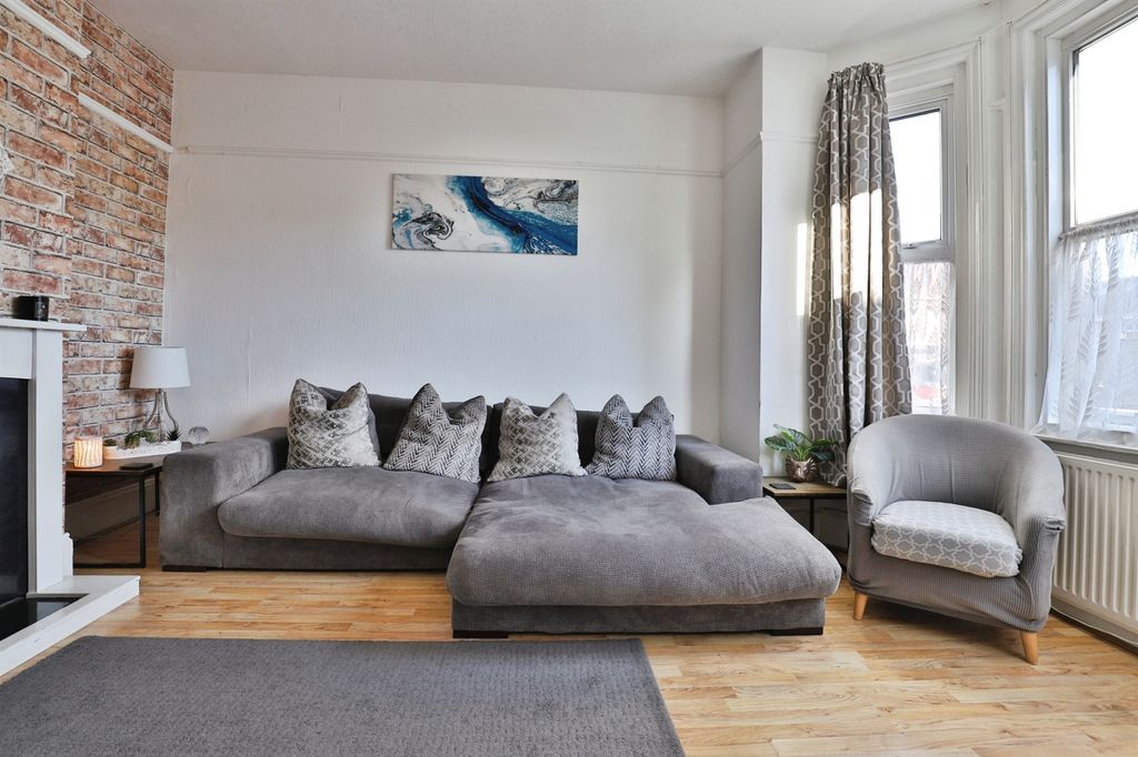 Property photo 2 of 16