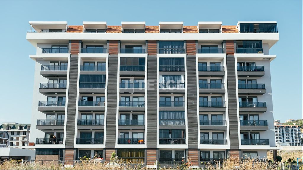 Property photo 2 of 27