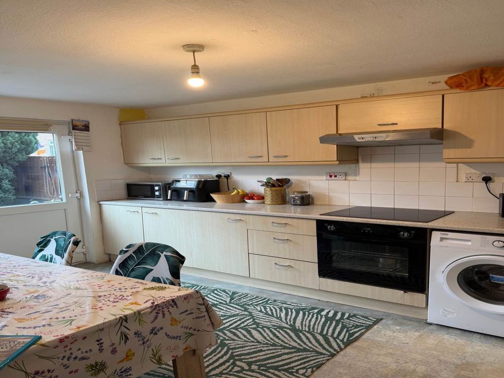 Property photo 3 of 6 20 Cove K