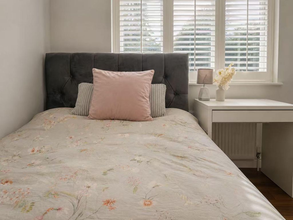 Property photo 1 of 7 5 Bed Town House To Rent Beaumont Road, Purley Cr8