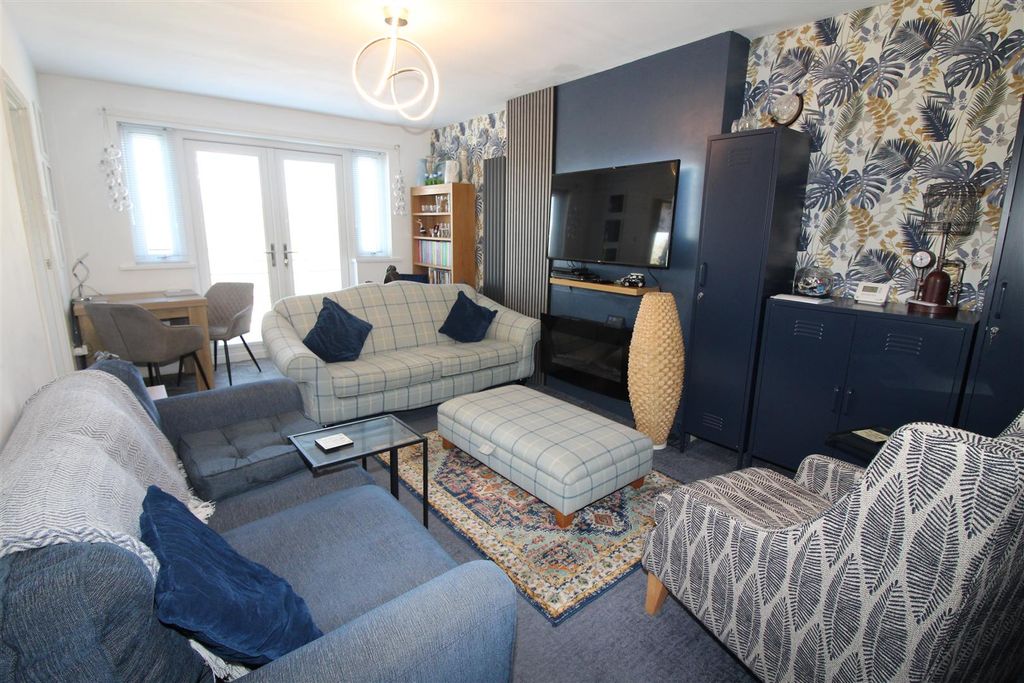 Property photo 3 of 32 Lounge/Dining Room