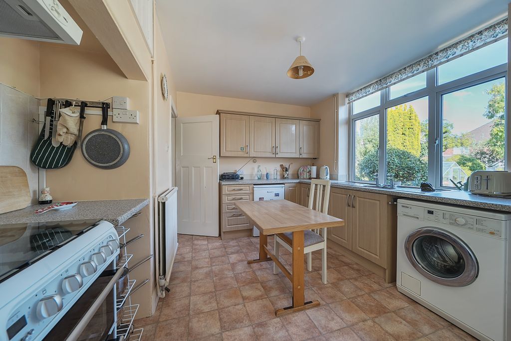 Property photo 3 of 27 Kitchen
