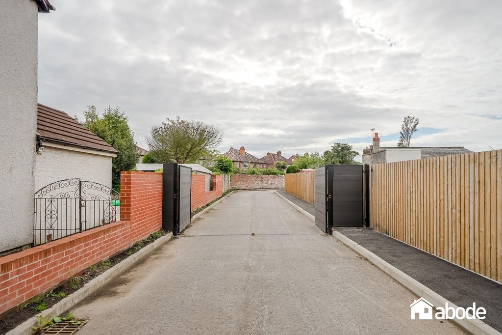 Property photo 2 of 32 7 Holy Close-36.Jpg