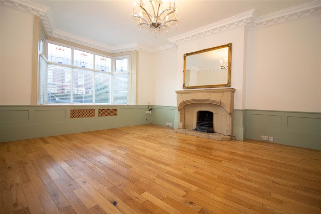 Property photo 1 of 16 Lounge