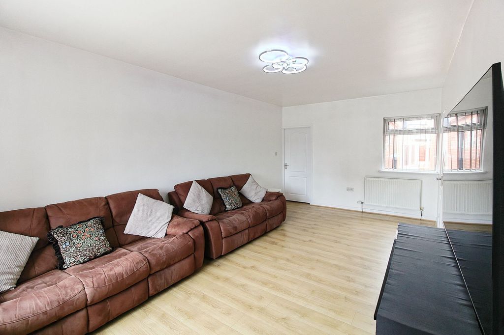 Property photo 2 of 23