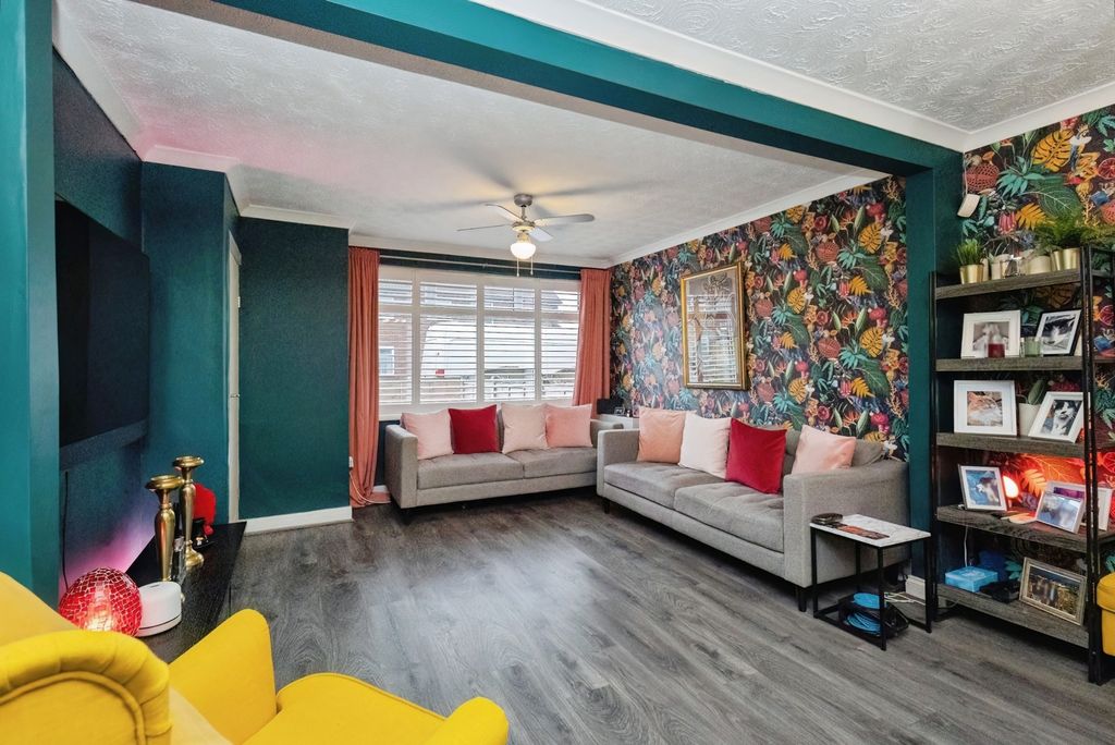 Property photo 2 of 22 Pbox-Img.Jpg