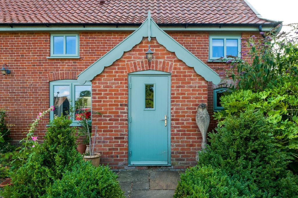 Property photo 1 of 27 Garden House - 21