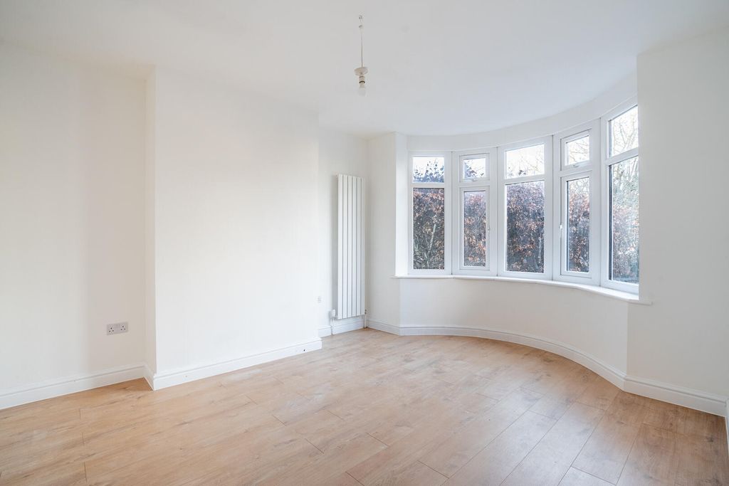 Property photo 3 of 21 Living Room