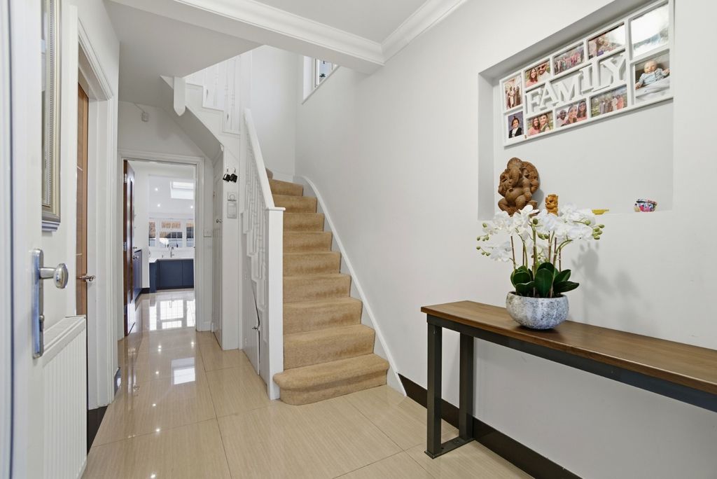 Property photo 2 of 29 4968601