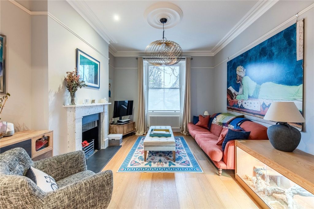 Property photo 3 of 16 Reception 1