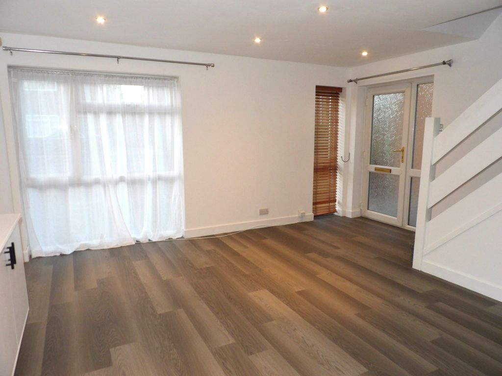 Property photo 2 of 10 Photograph 2