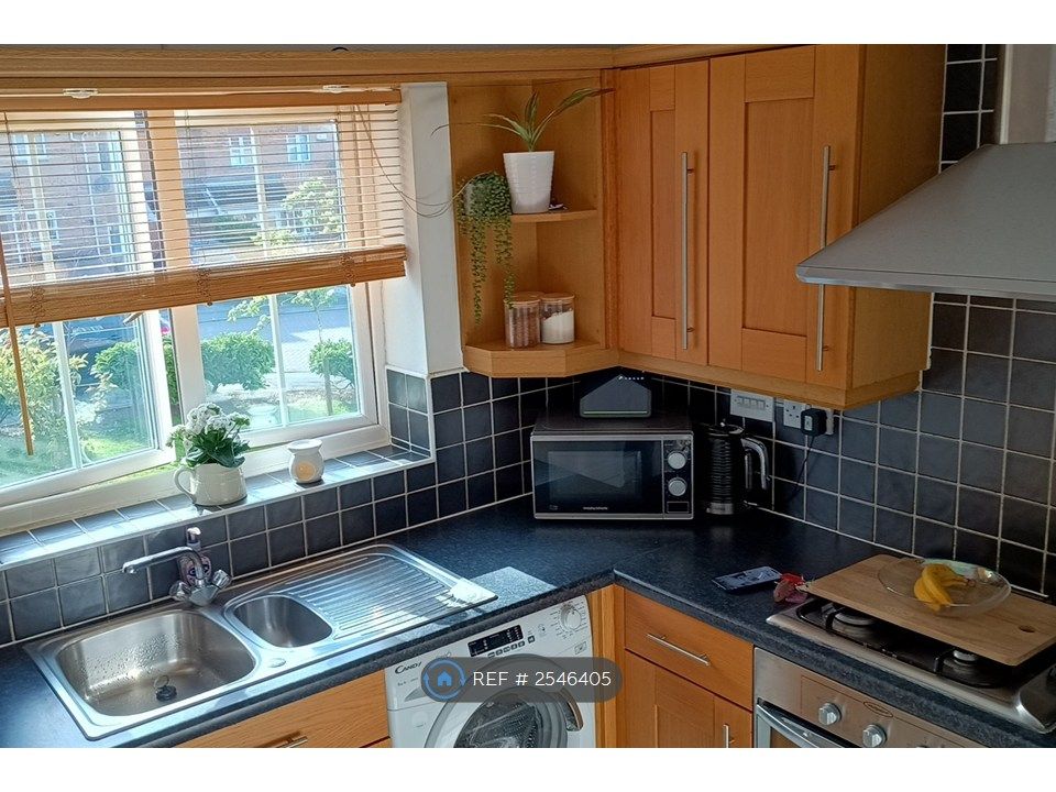 Property photo 2 of 7 Kitchen