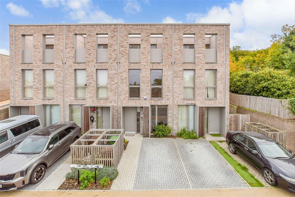 Property photo 2 of 12 External Web