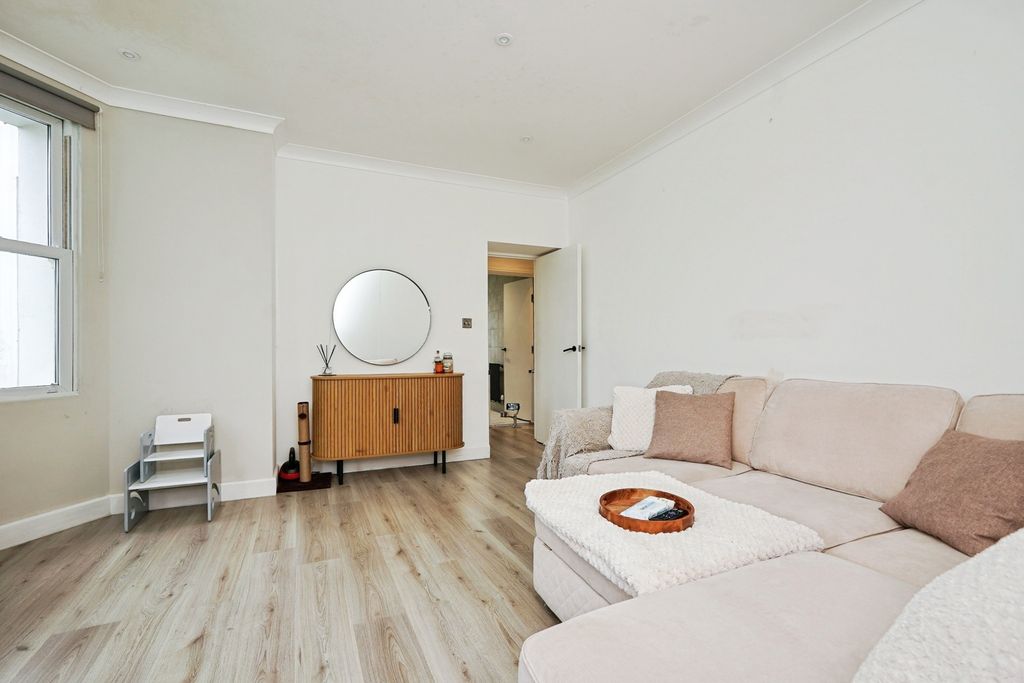 Property photo 2 of 19 Pbox-Img.Jpg
