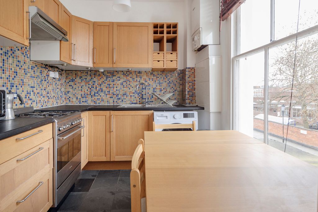 Property photo 1 of 10 3@13 St Charles Sq-3179.Jpg