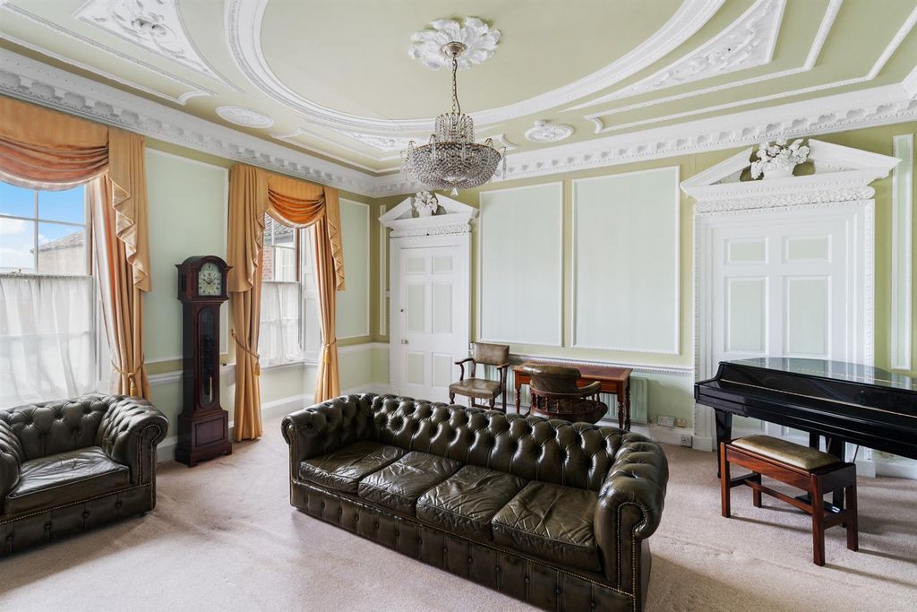 Property photo 2 of 17