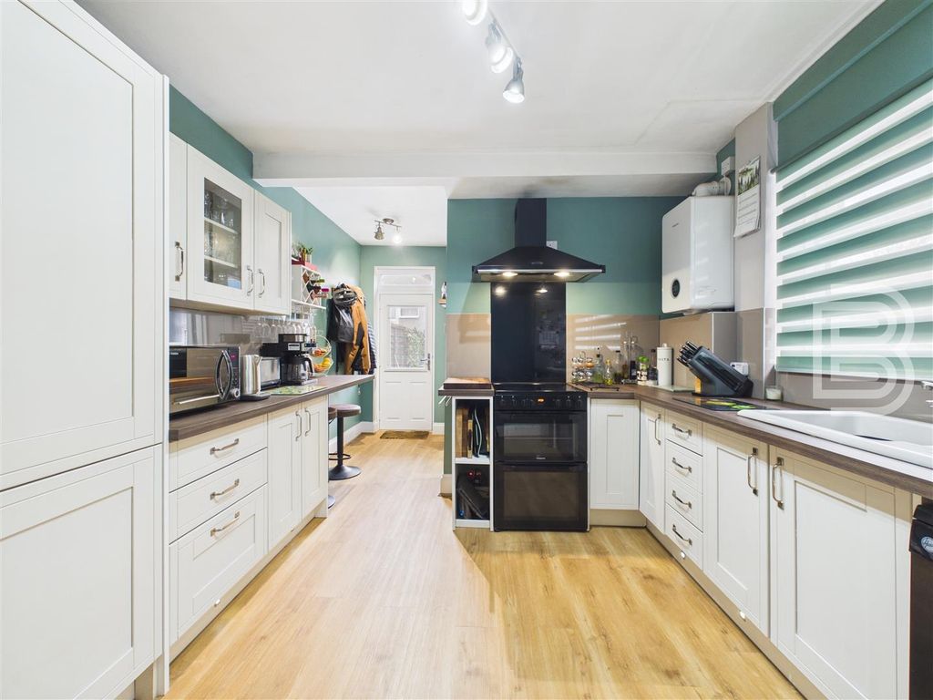 Property photo 3 of 22 Cam05587G0-Pr0137-Still022.Jpg