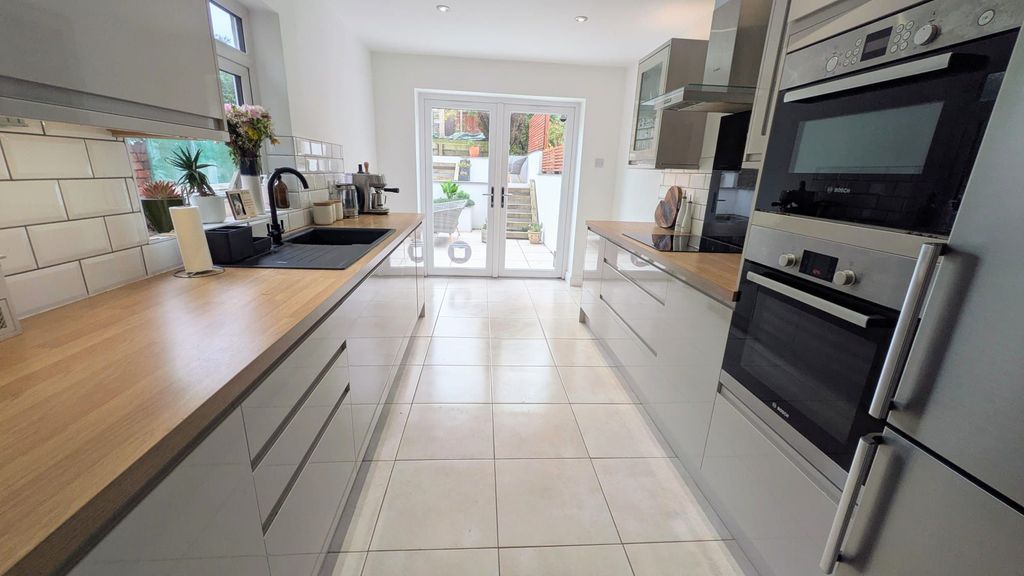 Property photo 2 of 21 Kitchen