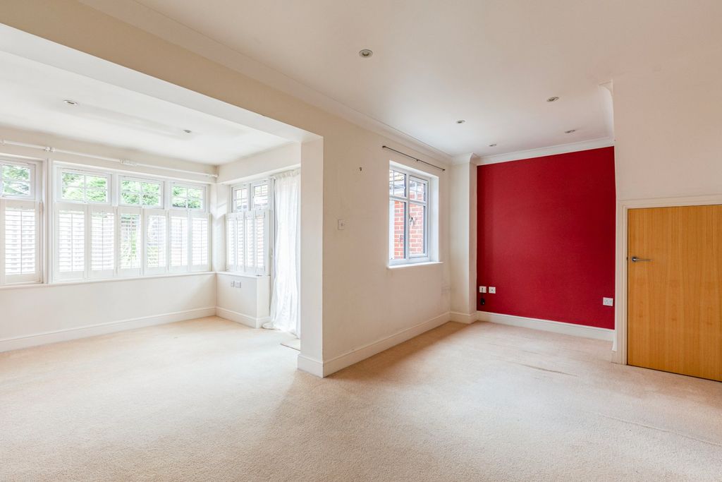 Property photo 2 of 17 Picture No. 10