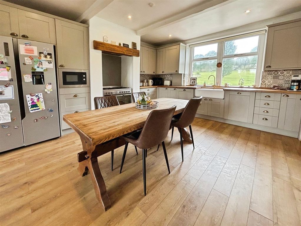 Property photo 3 of 30 Dining Kitchen