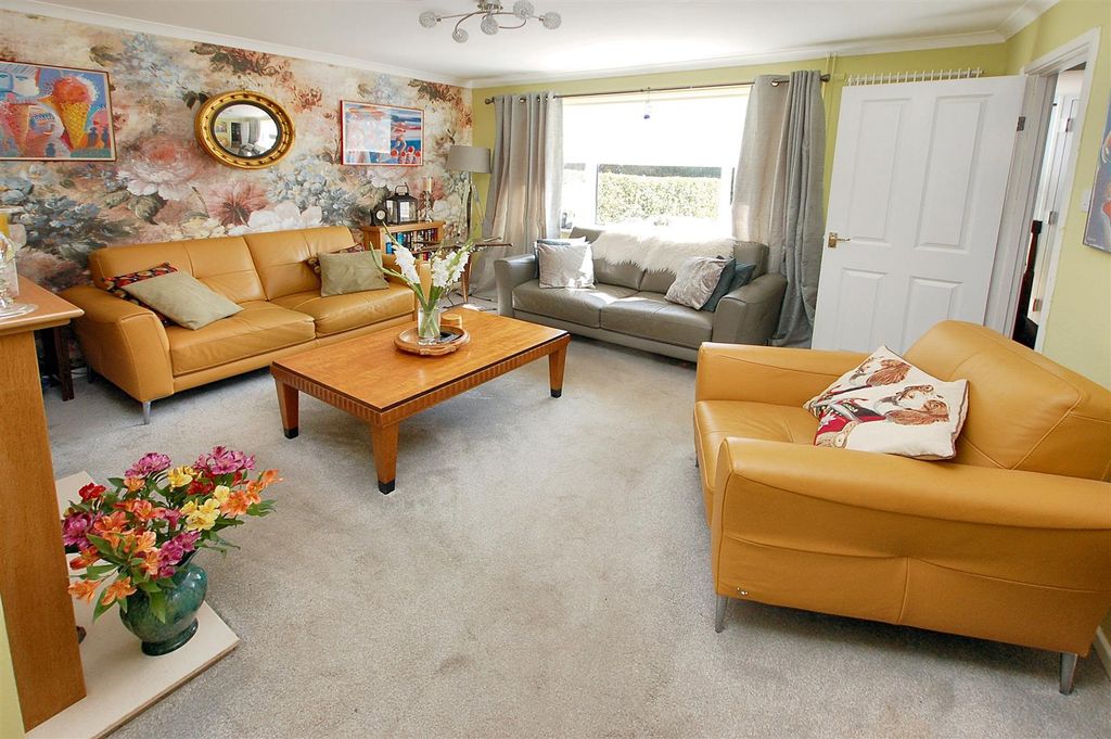 Property photo 2 of 28