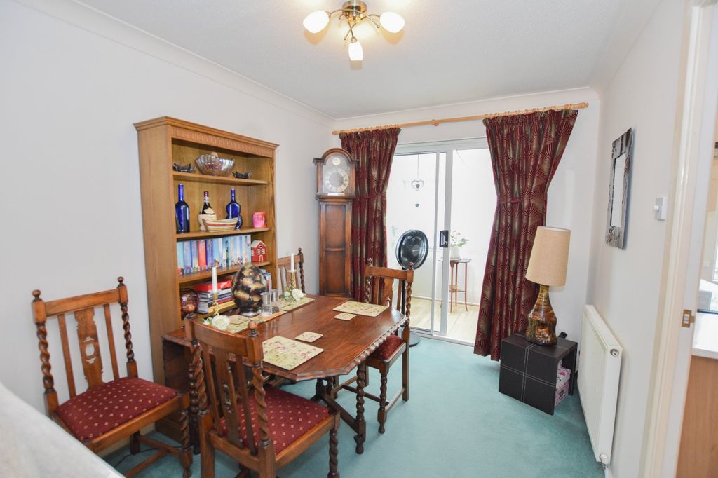 Property photo 3 of 17 Dining Area