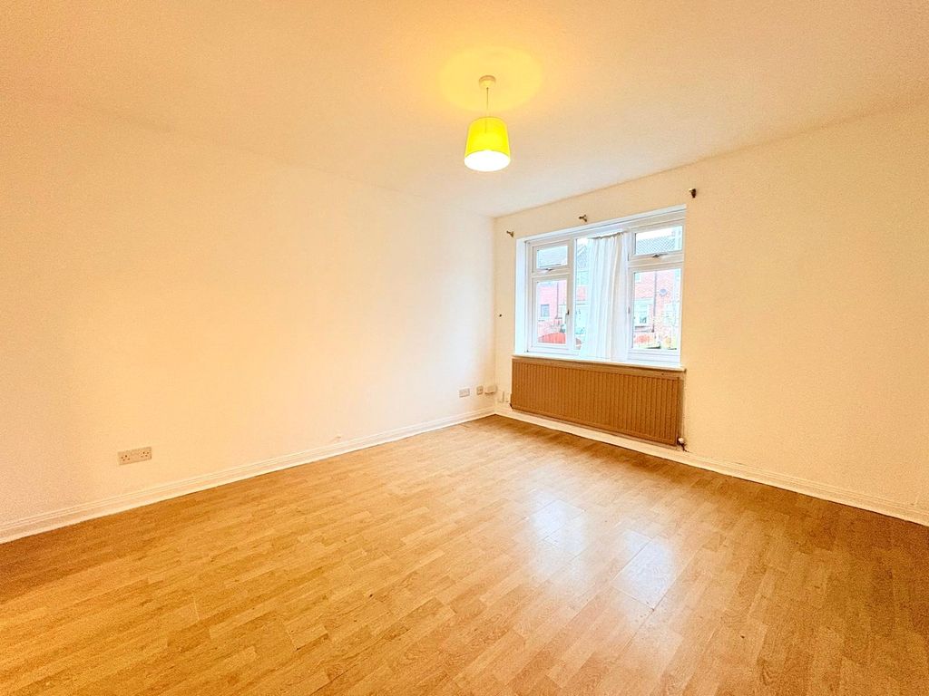 Property photo 2 of 8 Picture No. 18