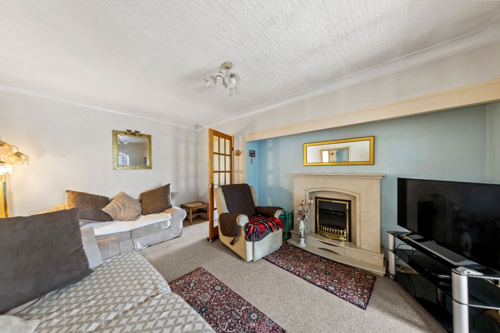Property photo 3 of 26