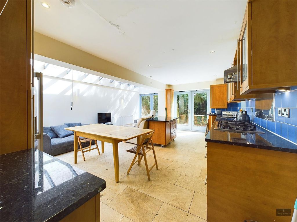Property photo 1 of 16 Cam02887G0-Pr0257-Still007.Jpg