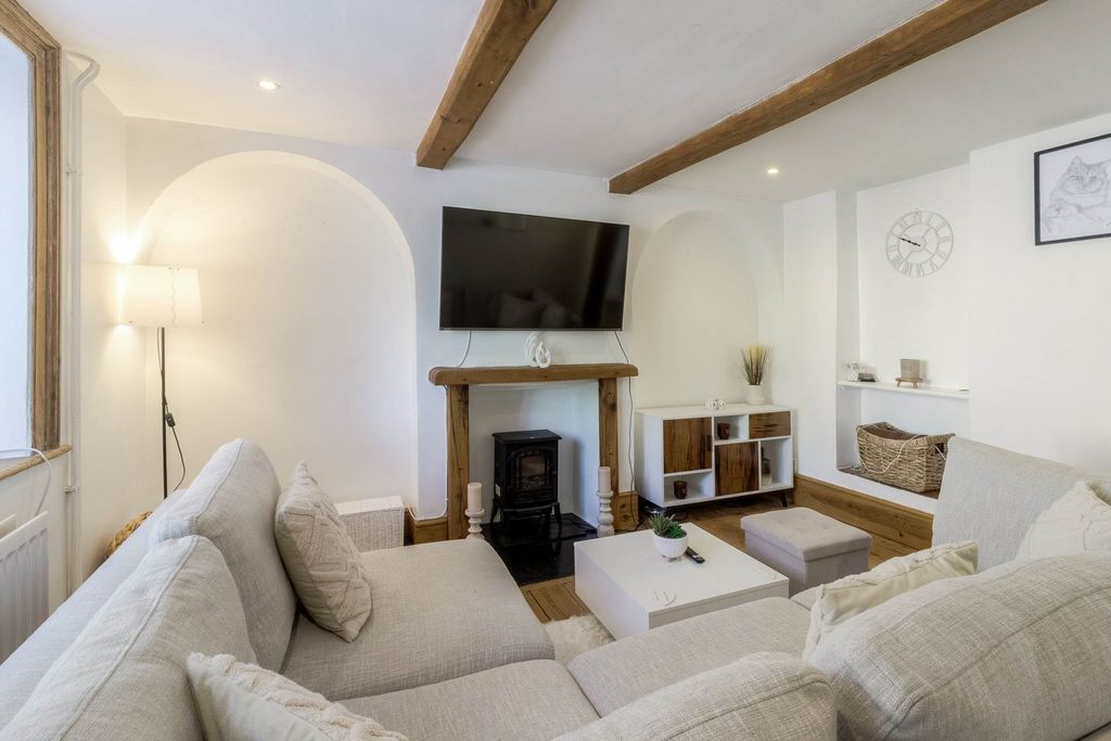 Property photo 2 of 16