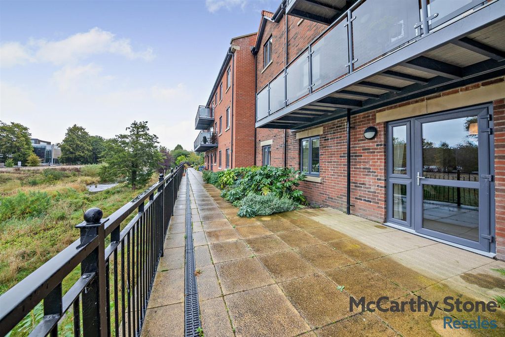 Property photo 1 of 25 8664484-Exterior03-800.Jpg