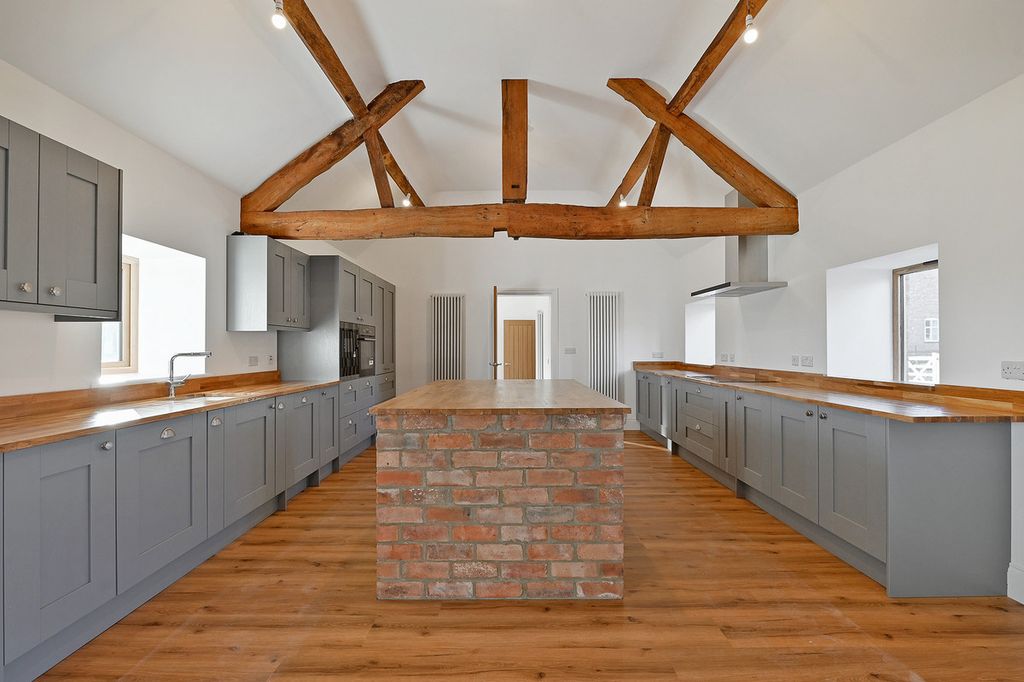 Additional image 5 of 4 bed barn conversion to rentLong Green, Tewkesbury GL19