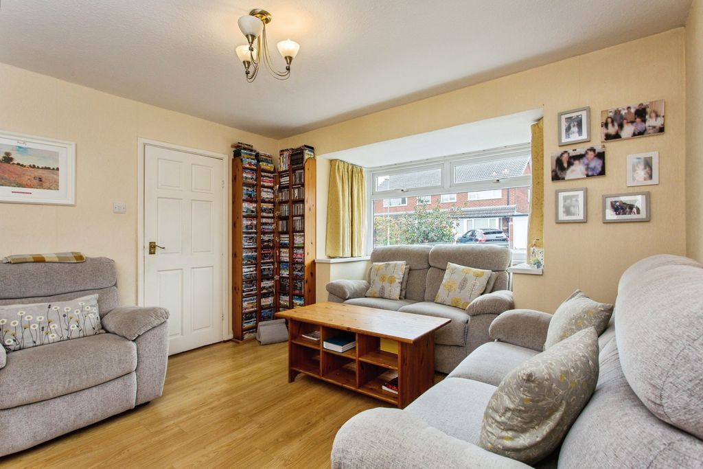 Property photo 2 of 17 Lounge