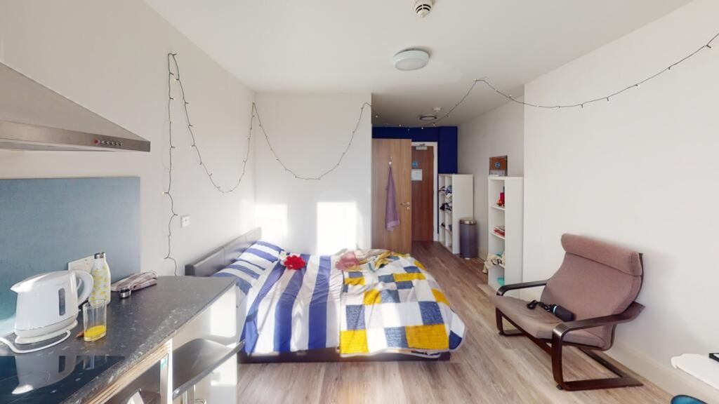Property photo 3 of 4 Bright And Inviting Double Bedroom Featuring A Coz...