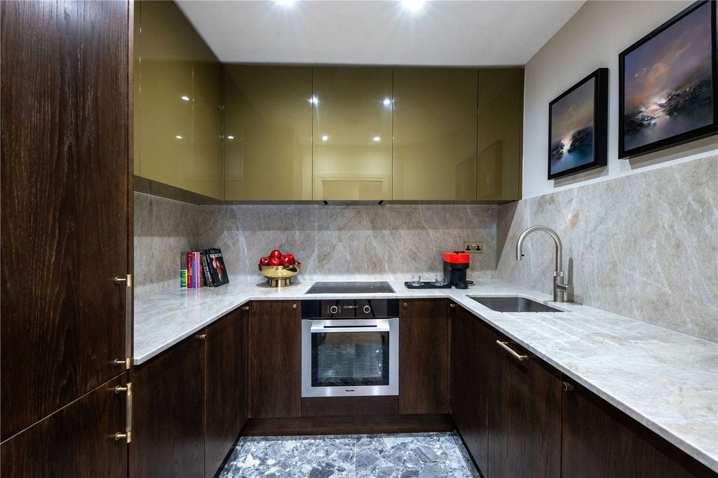 Property photo 3 of 8 Kitchen