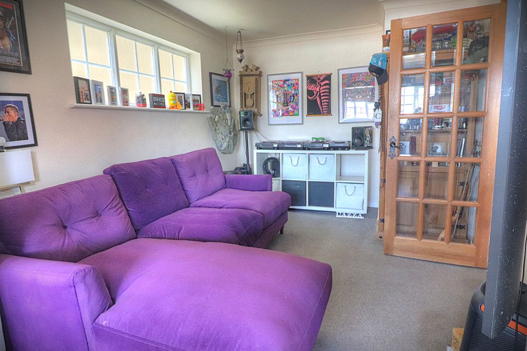 Property photo 3 of 16 Dining Room