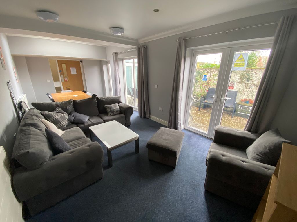 Property photo 2 of 3