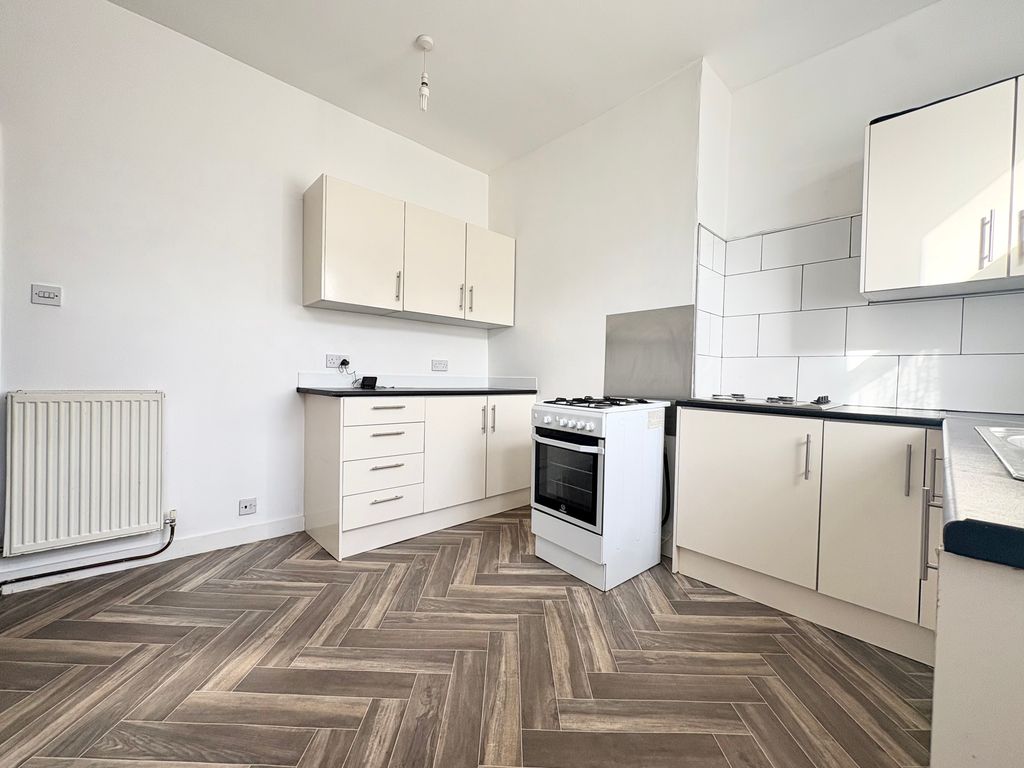 Property photo 1 of 10 Kitchen